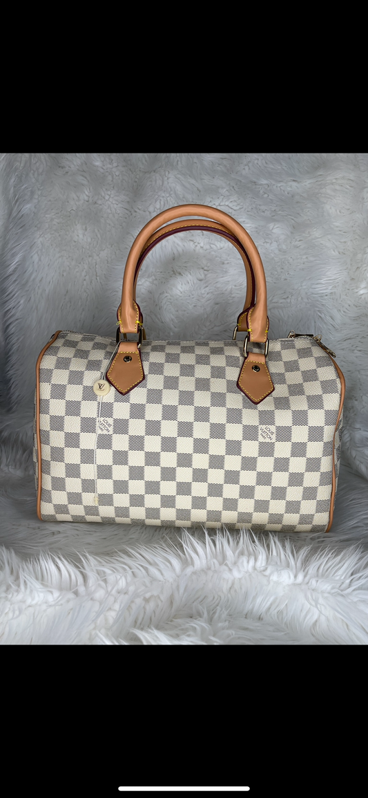 Checkered board LV (white)